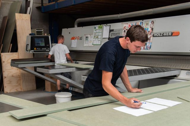 Werknemers maatmeubilair